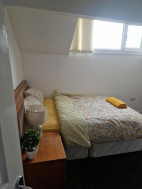En-Suite Double Room in Haughton Green Denton M34